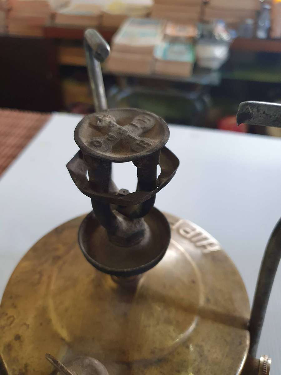ANTIQUE BRASS HIPPO PARRAFIN STOVE.