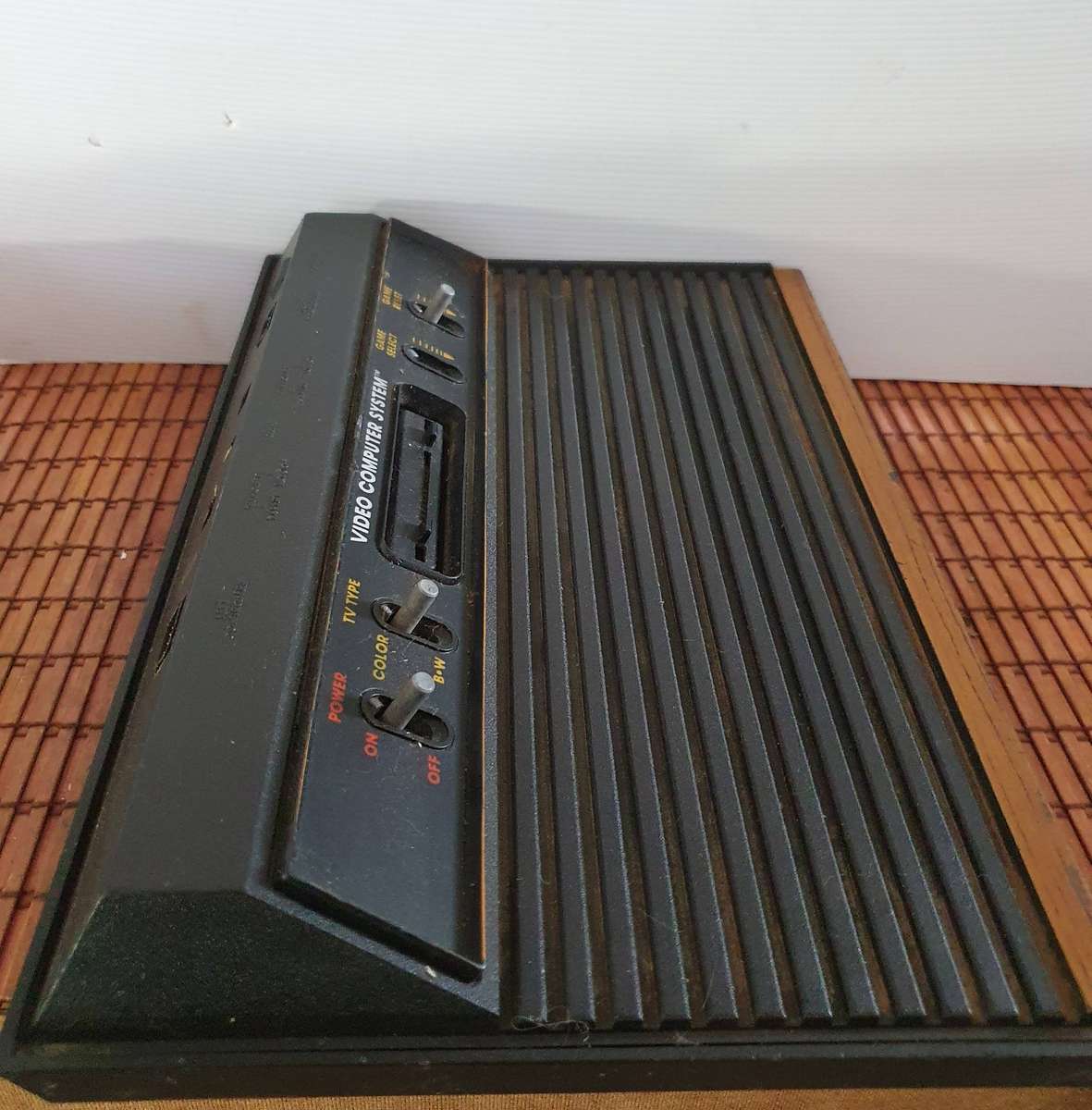 VINTAGE 1980s ATARI VIDEO COMPUTER SYSTEM CONSOLE.