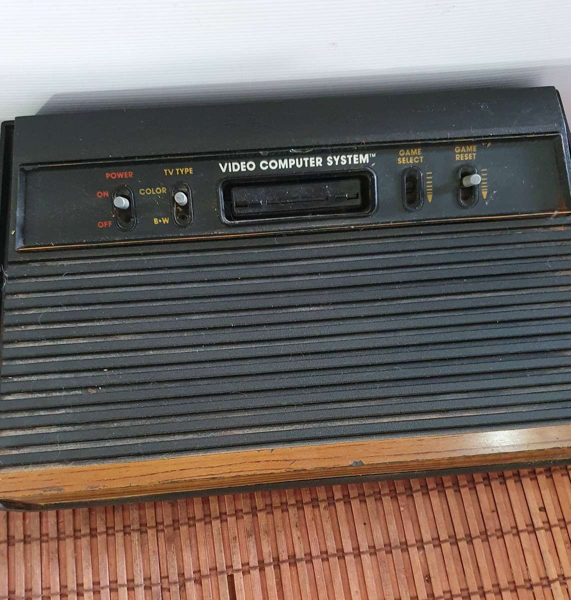 VINTAGE 1980s ATARI VIDEO COMPUTER SYSTEM CONSOLE.