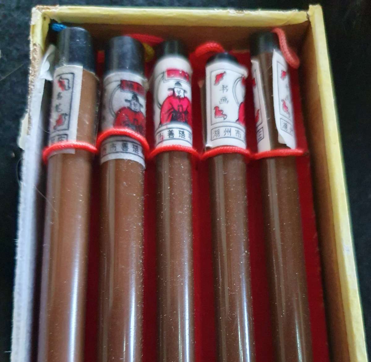 5 X VINTAGE EAST ASIAN TRADITIONAL CALLIGRAPHY BRUSHES. NEVER BEEN USED.