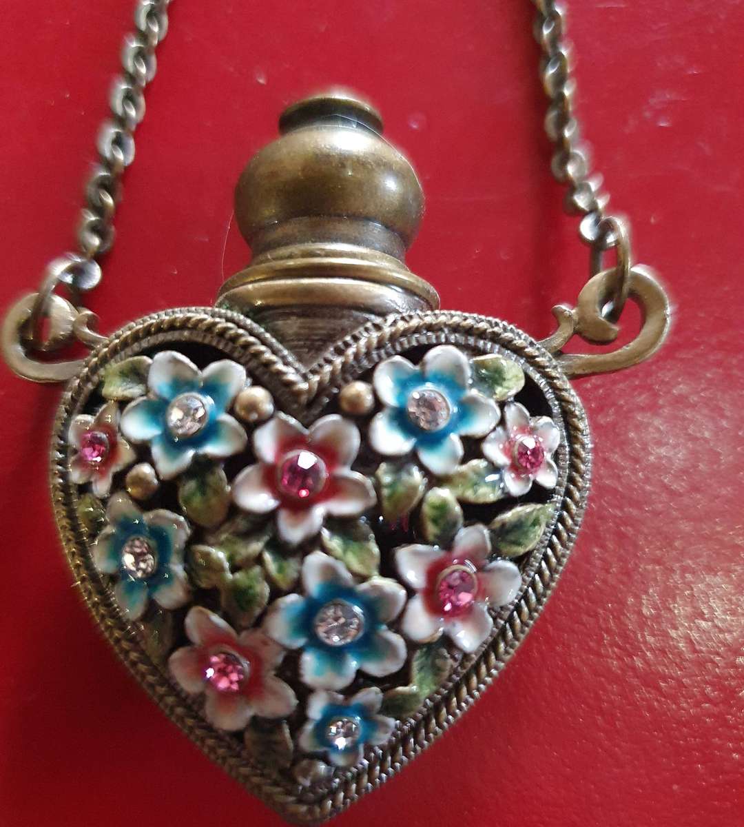 VINTAGE NECKLACE WITH METAL PERFUME ATOMIZER , WITH FINE DETAIL PORCELAIN FLOWERS.