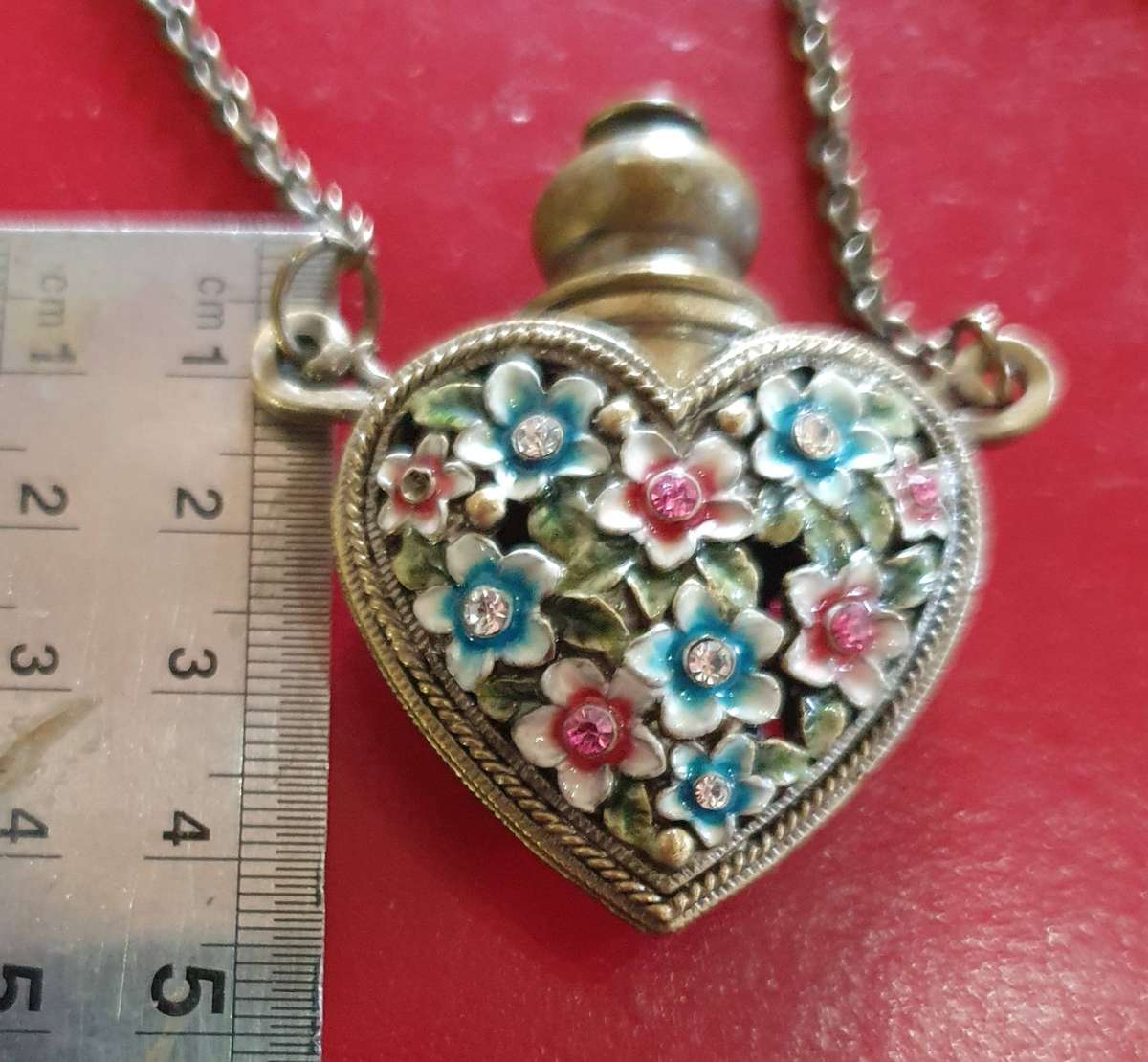 VINTAGE NECKLACE WITH METAL PERFUME ATOMIZER , WITH FINE DETAIL PORCELAIN FLOWERS.