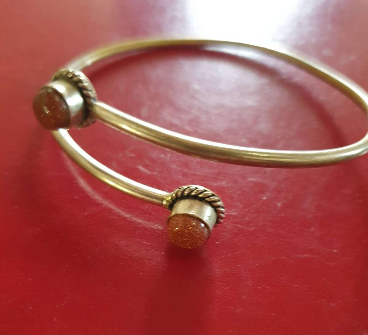 VINTAGE SUNSTONE METAL BRACELET . STUNNING DETAIL.