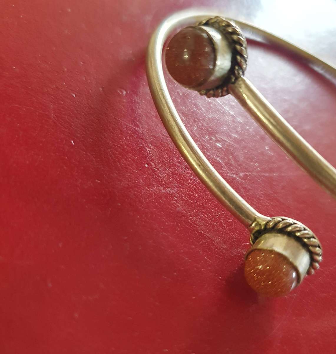 VINTAGE SUNSTONE METAL BRACELET . STUNNING DETAIL.