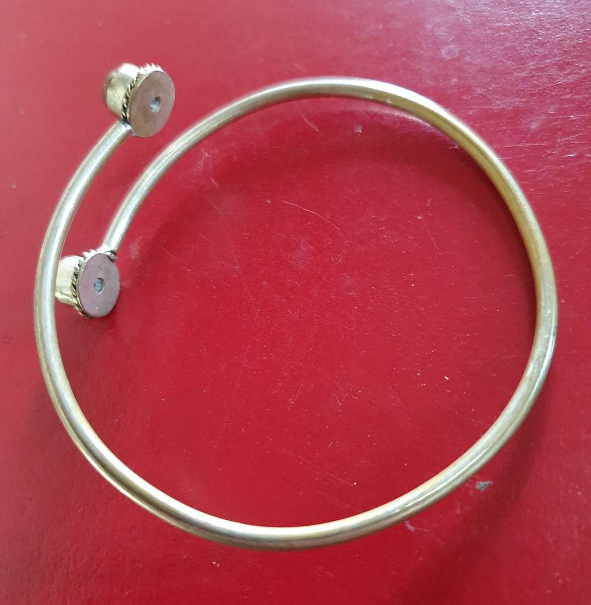 VINTAGE SUNSTONE METAL BRACELET . STUNNING DETAIL.