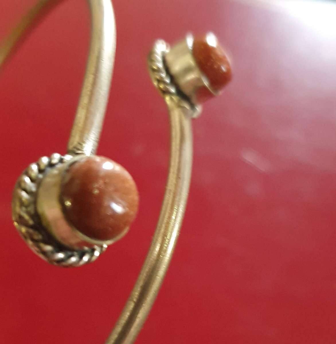 VINTAGE SUNSTONE METAL BRACELET . STUNNING DETAIL.