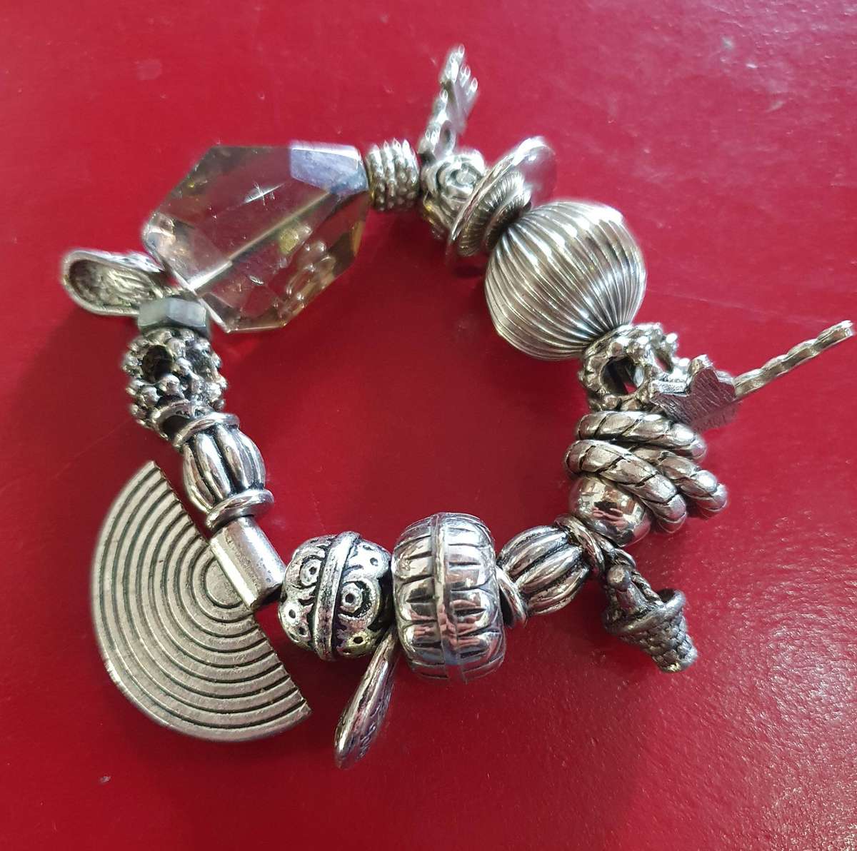 VINTAGE HIGH END METAL BRACELET WITH CHARMS. STUNNING DETAIL.