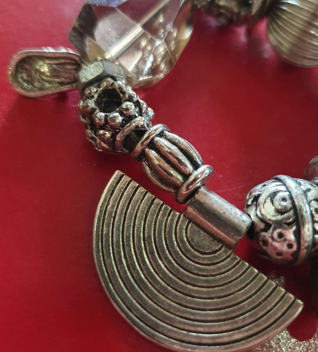 VINTAGE HIGH END METAL BRACELET WITH CHARMS. STUNNING DETAIL.