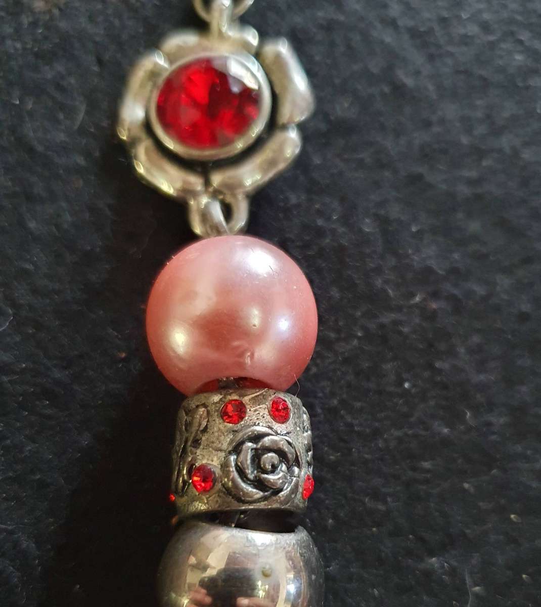 VINTAGE HIGH END METAL AND GLASS  NECKLACE .