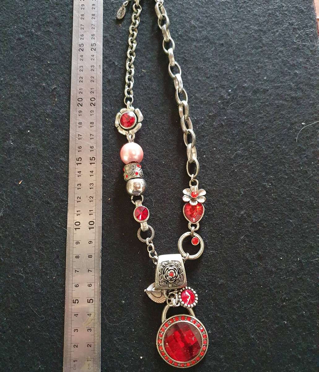 VINTAGE HIGH END METAL AND GLASS  NECKLACE .