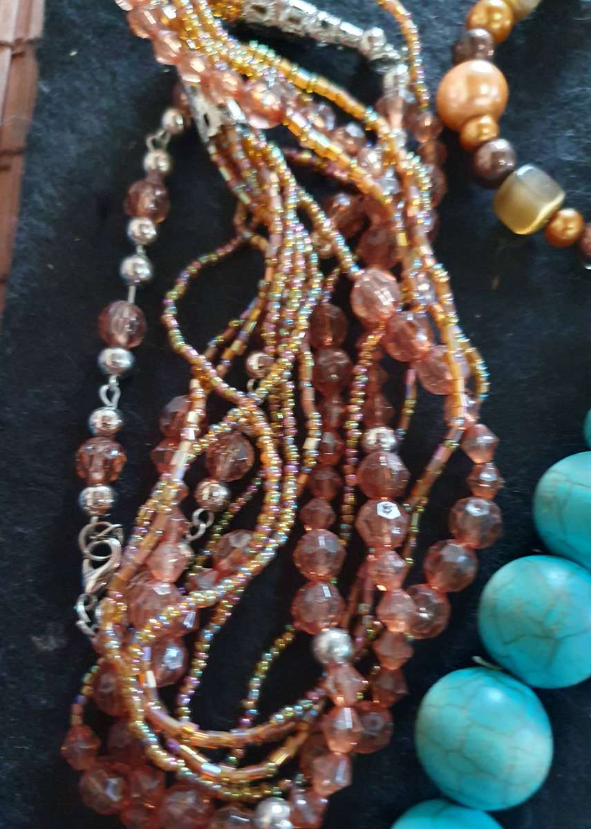 13 X PIECES HIGH END JEWELLERY. HIGH VALUE ITEMS !! ONE BID FOR ALL.