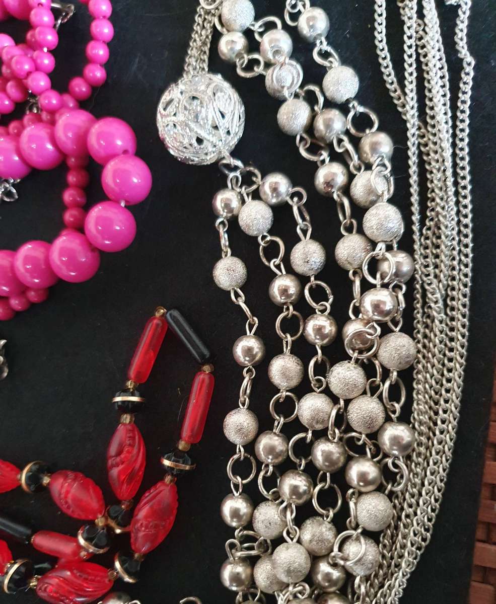 13 X PIECES HIGH END JEWELLERY. HIGH VALUE ITEMS !! ONE BID FOR ALL.