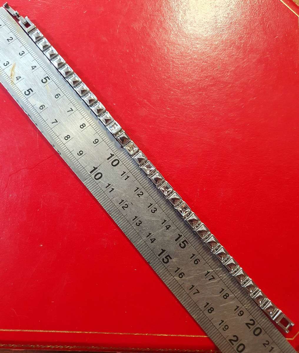 VINTAGE HIGH END TENNIS BRACELET. POLISHED GLASS WITH STAINLESS. AS NEW.