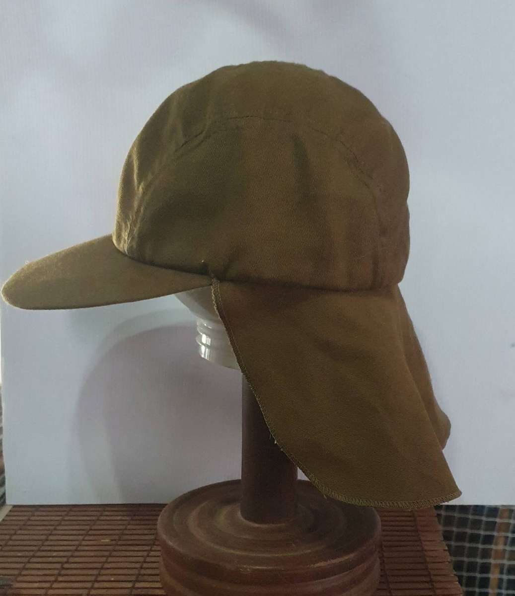 1983 NUTRIA BUSH CAP WITH FLAP. UNKNOW ORIGIN. 50cm. CIRC.