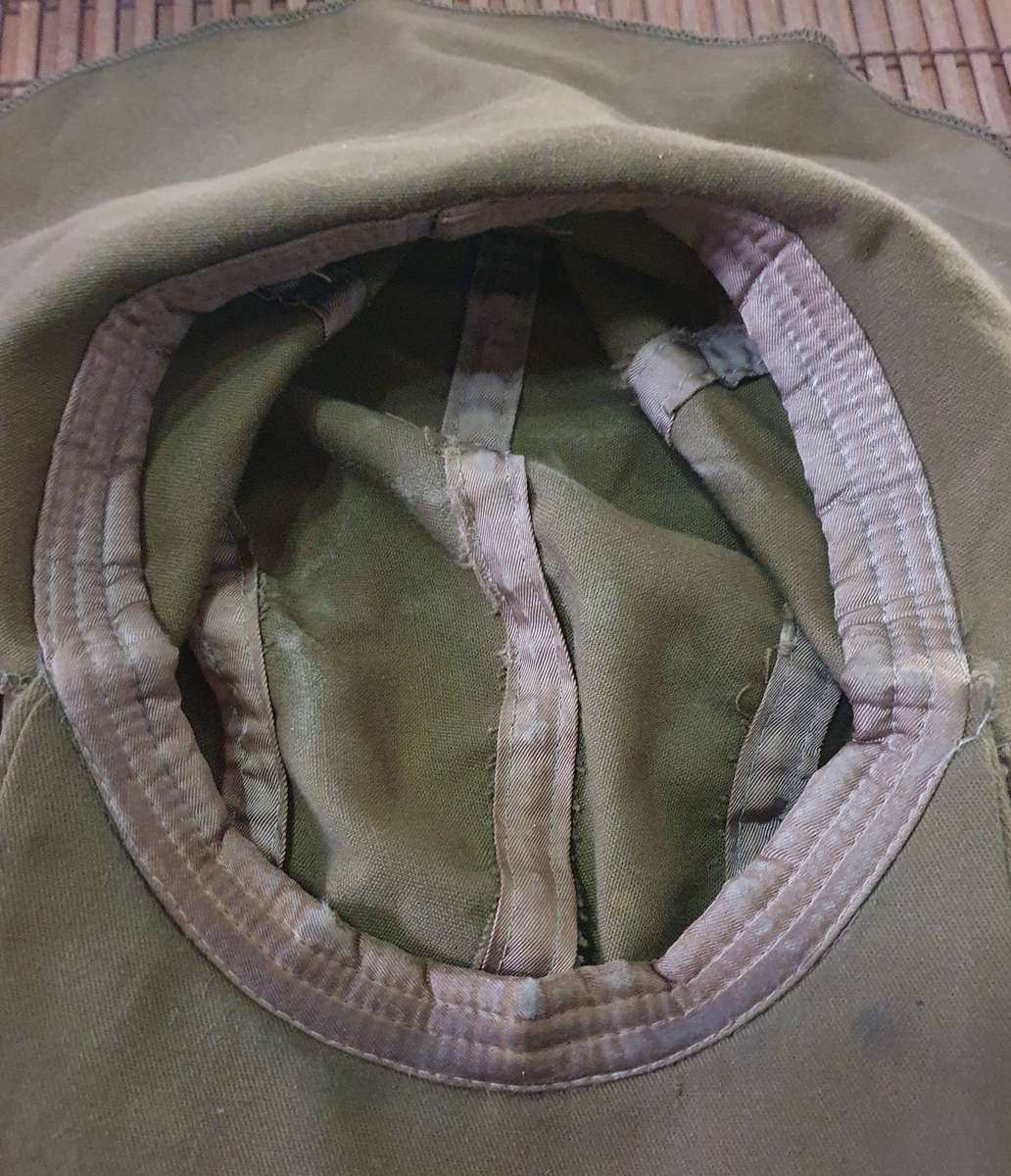 1983 NUTRIA BUSH CAP WITH FLAP. UNKNOW ORIGIN. 50cm. CIRC.