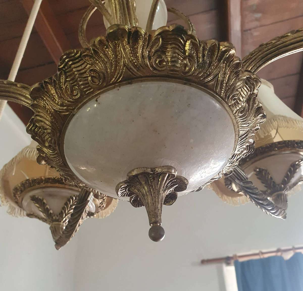 HUGE ANTIQUE MARBLE AND BRASS CAST IRON 5 LIGHT CHANDELIER. 650mm DIAMETER.