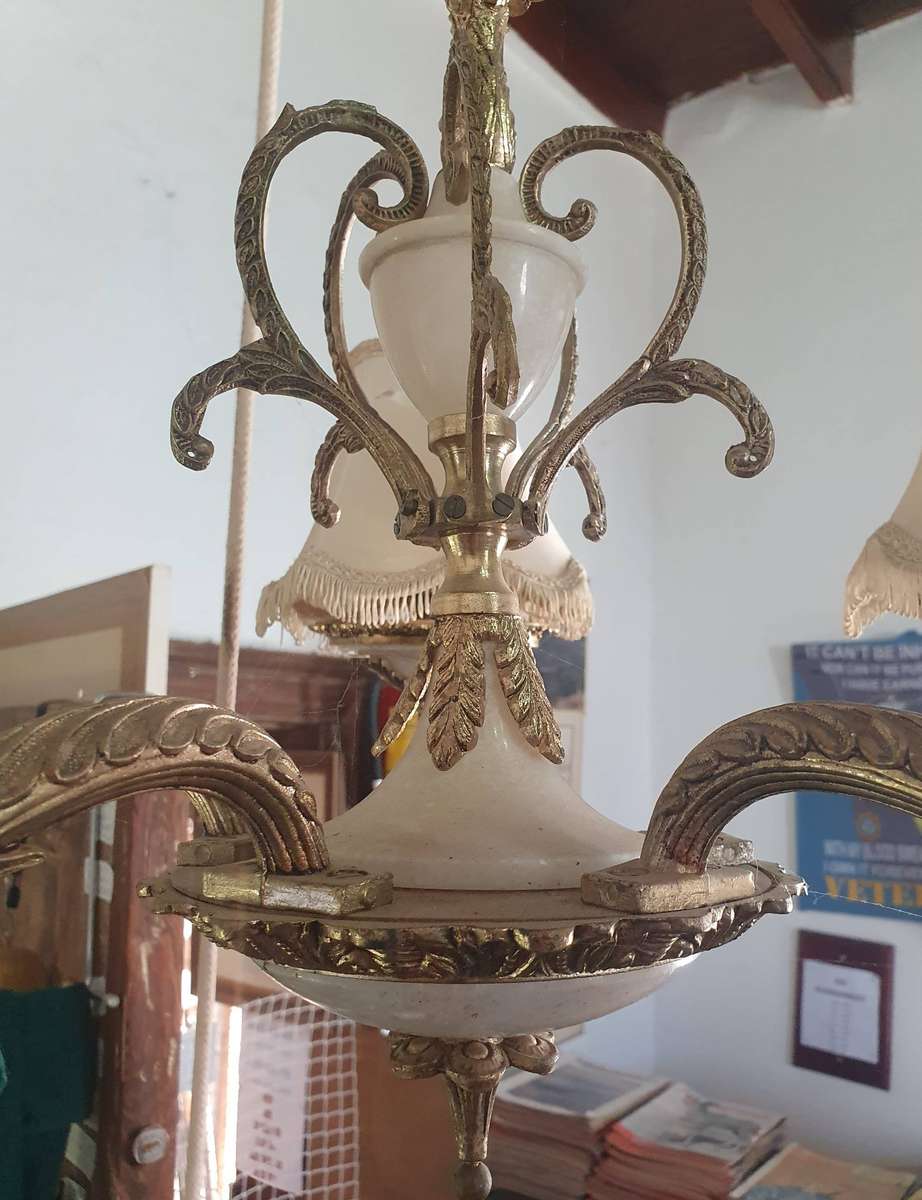 HUGE ANTIQUE MARBLE AND BRASS CAST IRON 5 LIGHT CHANDELIER. 650mm DIAMETER.