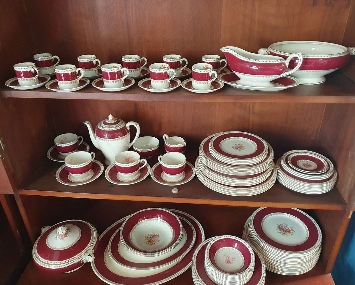 VINTAGE 102 PIECE CROWN DUCAL CHINA BURGUNDY FLORAL CENTER GOLD TRIM DINING SET.