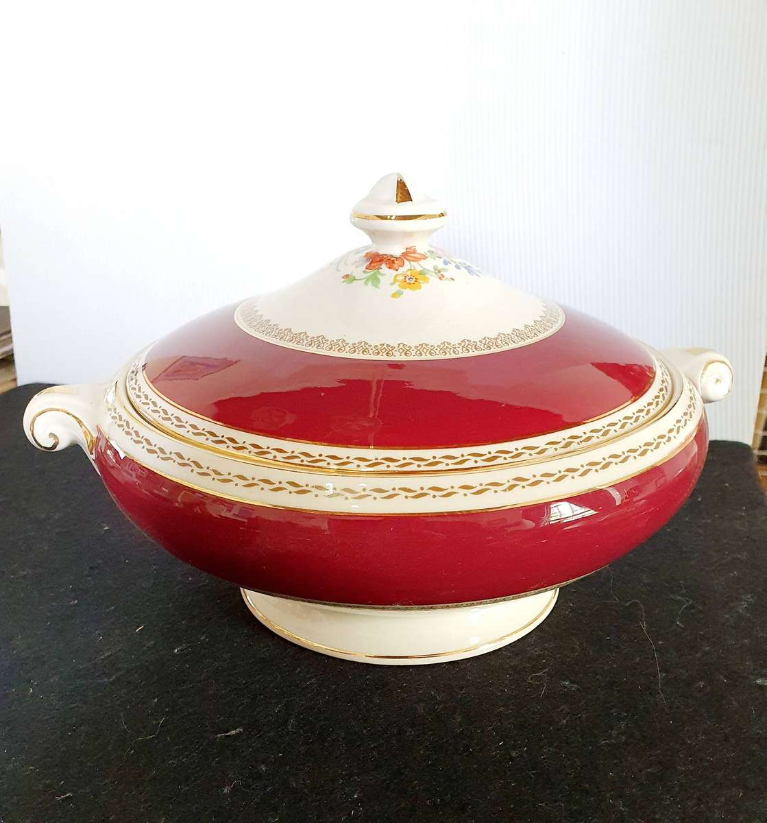 VINTAGE 102 PIECE CROWN DUCAL CHINA BURGUNDY FLORAL CENTER GOLD TRIM DINING SET.