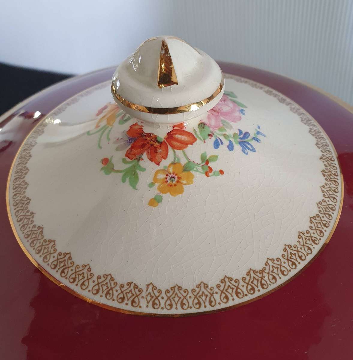 VINTAGE 102 PIECE CROWN DUCAL CHINA BURGUNDY FLORAL CENTER GOLD TRIM DINING SET.