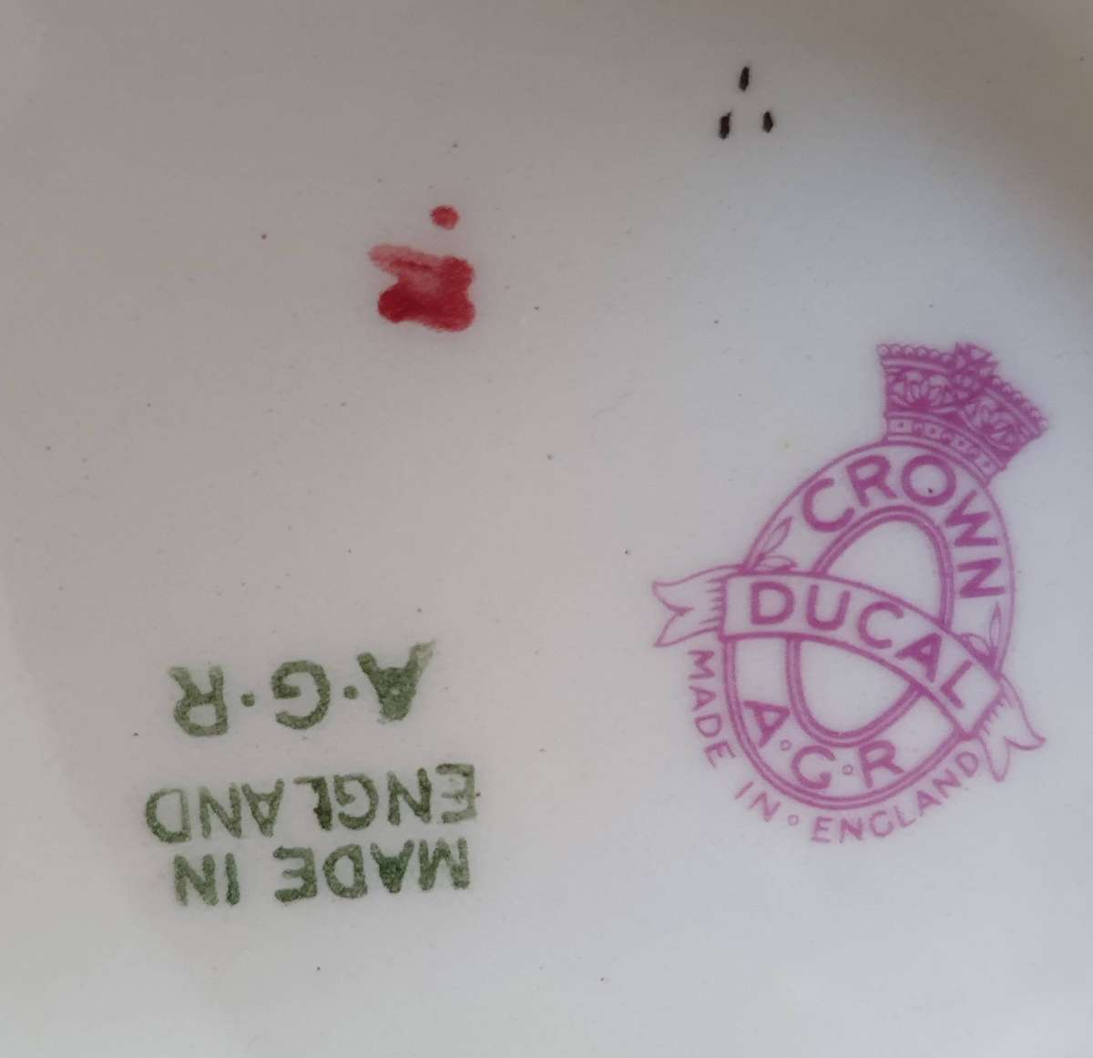 VINTAGE 102 PIECE CROWN DUCAL CHINA BURGUNDY FLORAL CENTER GOLD TRIM DINING SET.