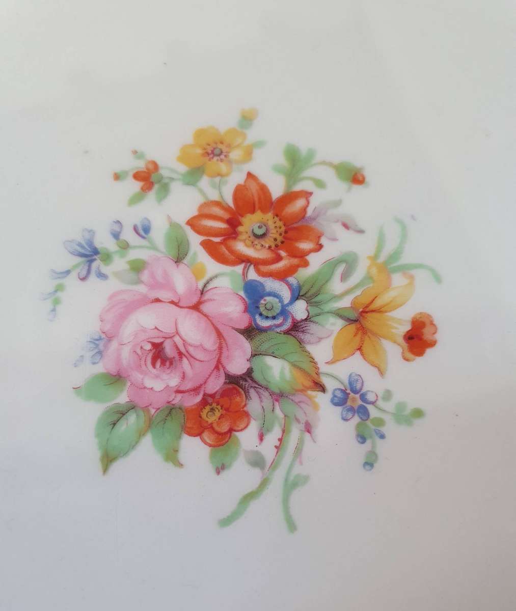 VINTAGE 102 PIECE CROWN DUCAL CHINA BURGUNDY FLORAL CENTER GOLD TRIM DINING SET.