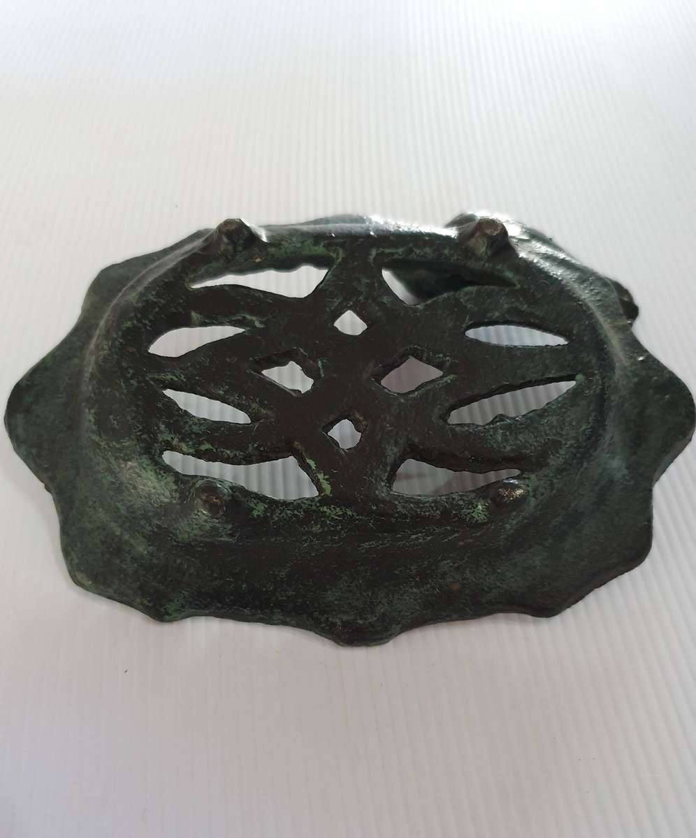 ANTIQUE HEAVY CAST IRON SOAP DISH.