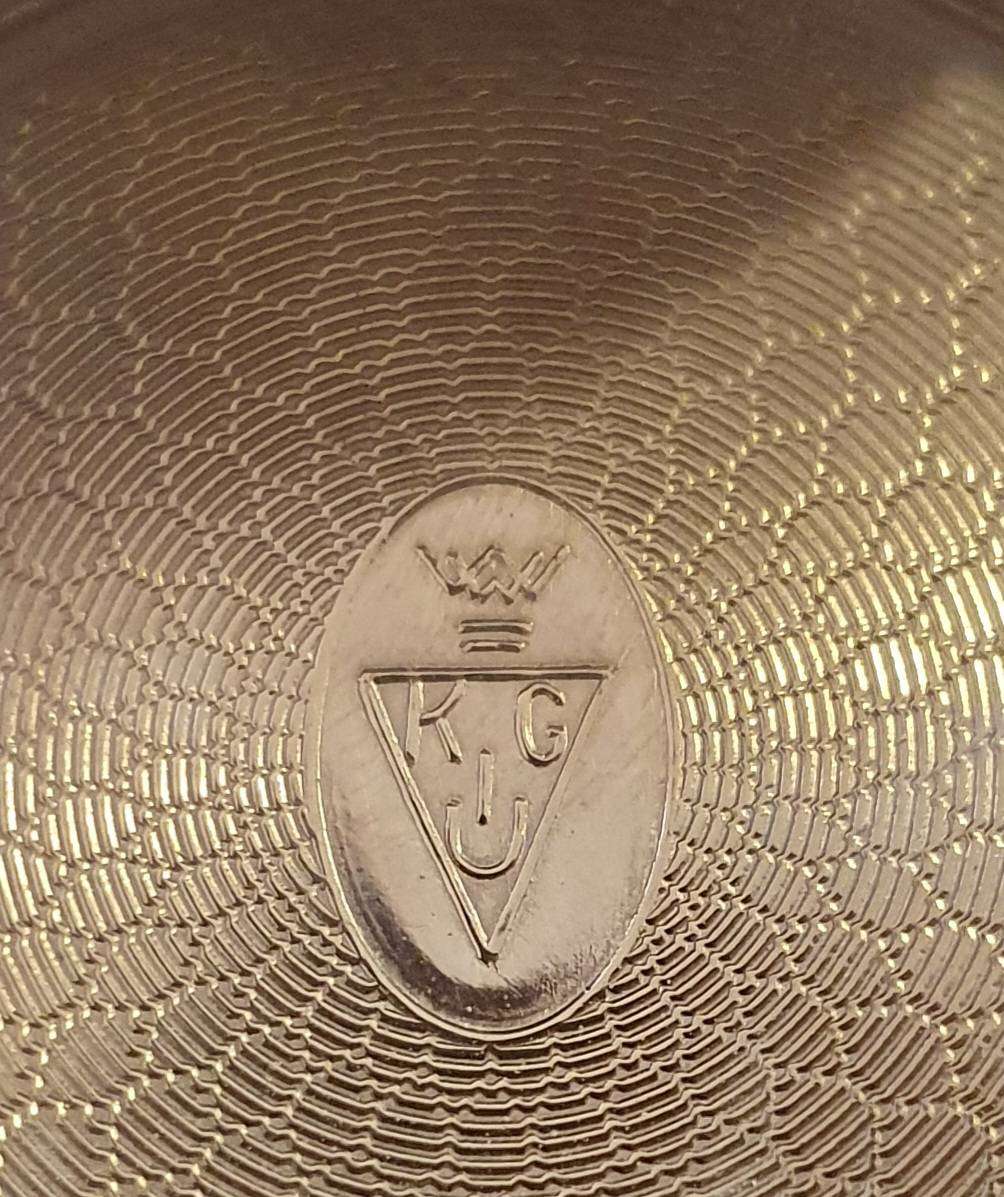 1950s VINTAGE KIGU. GOLD PLATED POWDER COMPACT.