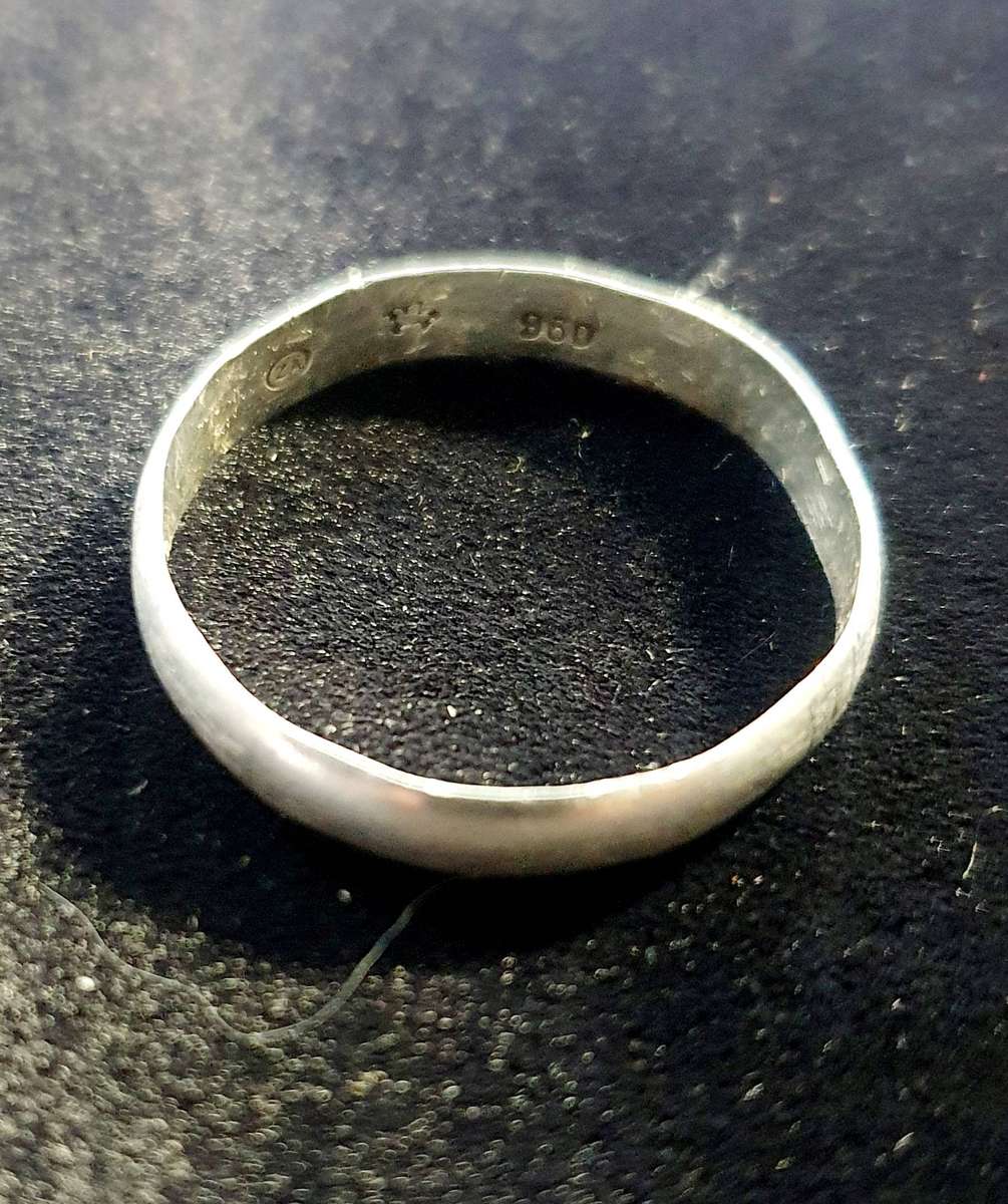 .960 SILVER RING. 22mm  1.80g