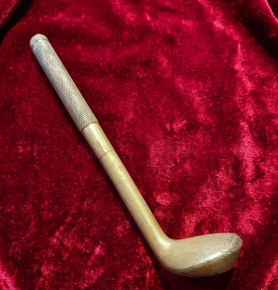 VINTAGE SOLID BRASS GOLF CLUB WITH 3 HIDDEN SCREW DRIVERS. 19CM LONG