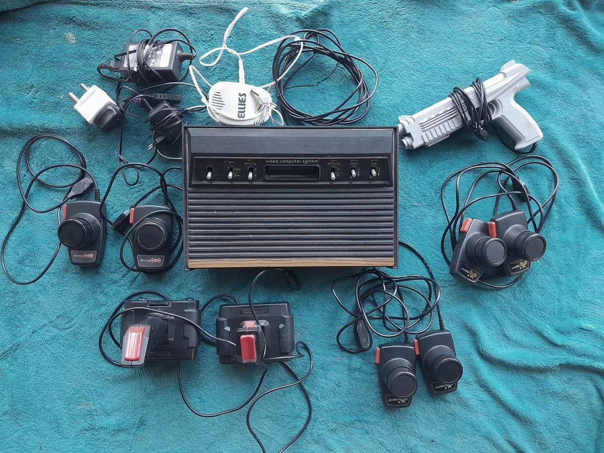 Vintage ATARI 2600 BUNDLE WITH EXTRA CONTROLLERS