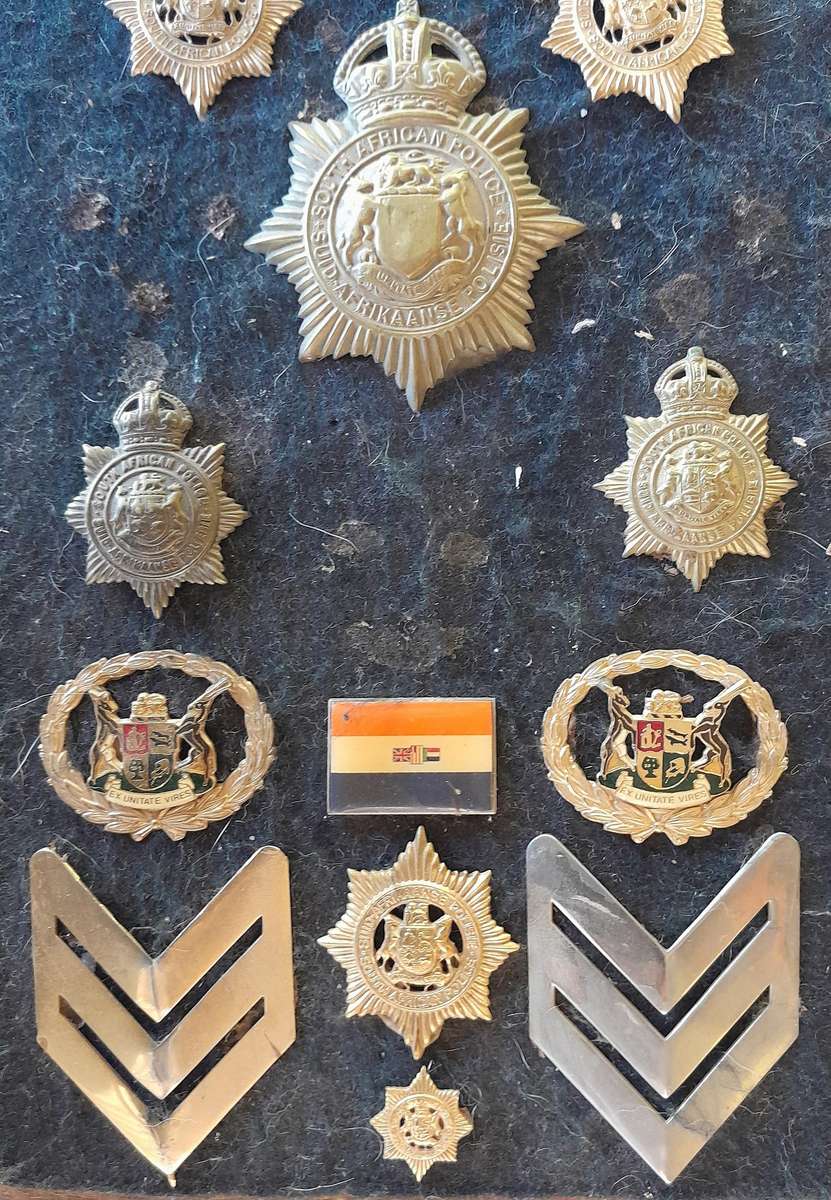 Collection of 20 x South African  Armed forces Badges & insignia, 1910's -1980's