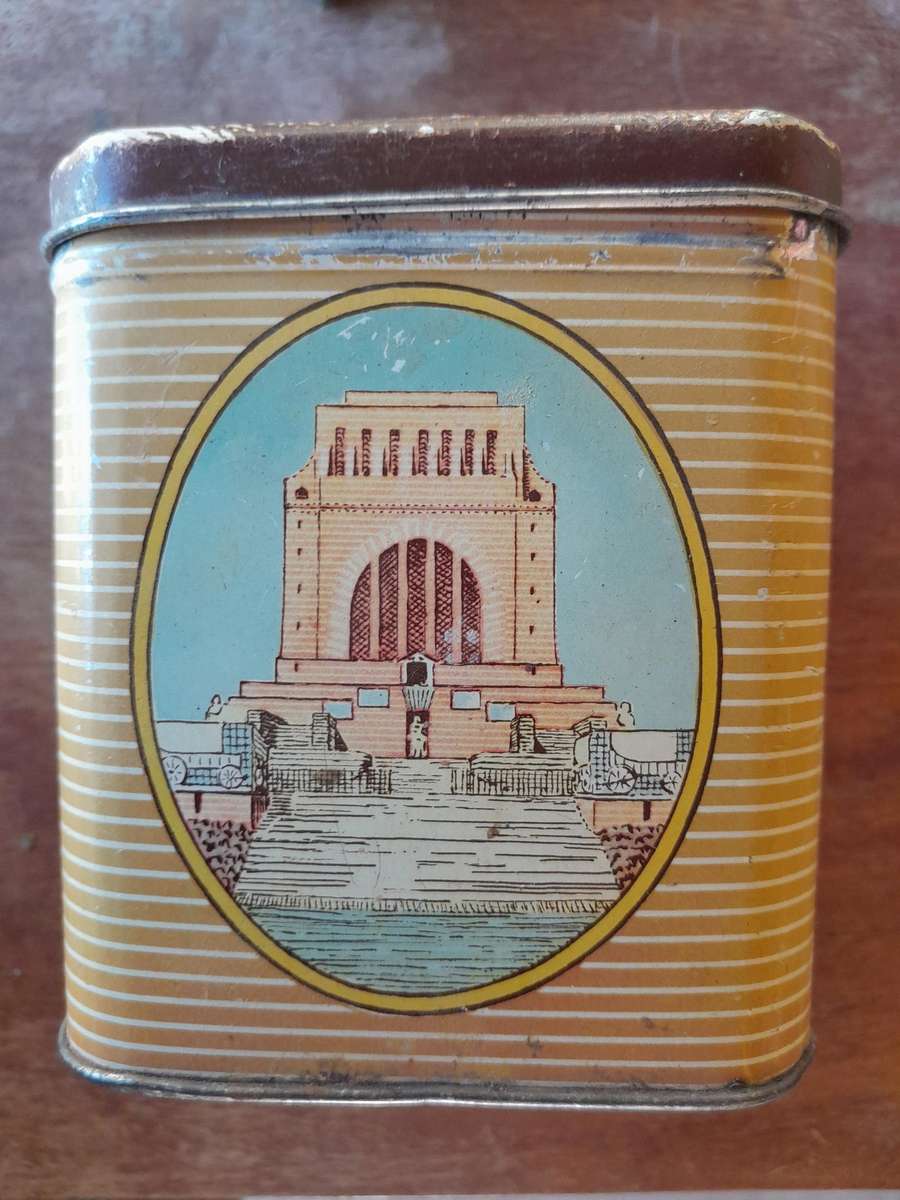 VINTAGE PRETORIA CENTENARY 1855-1955 EEUFEES COMMEMORATIVE TEA/COFFEE TIN (VOORTREKKER MONUMENT)