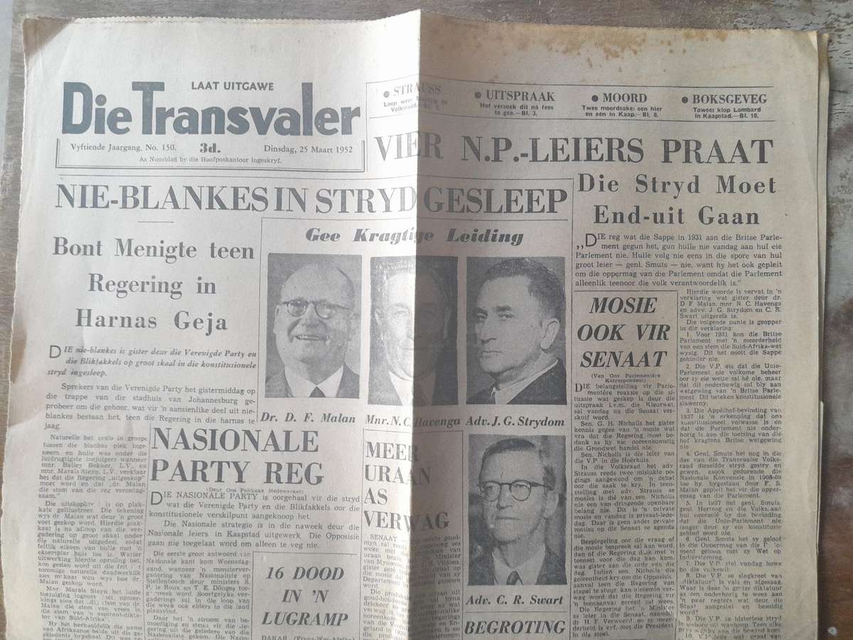 Groot versameling van DIE TRANSVALER en ander politieke nuus uitknipsels en Artikels, Bosoorlog ens.