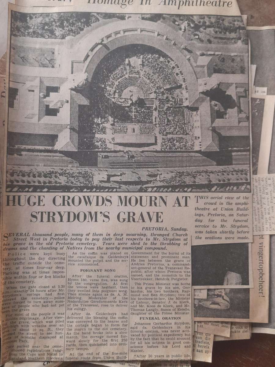 Groot versameling van DIE TRANSVALER en ander politieke nuus uitknipsels en Artikels, Bosoorlog ens.