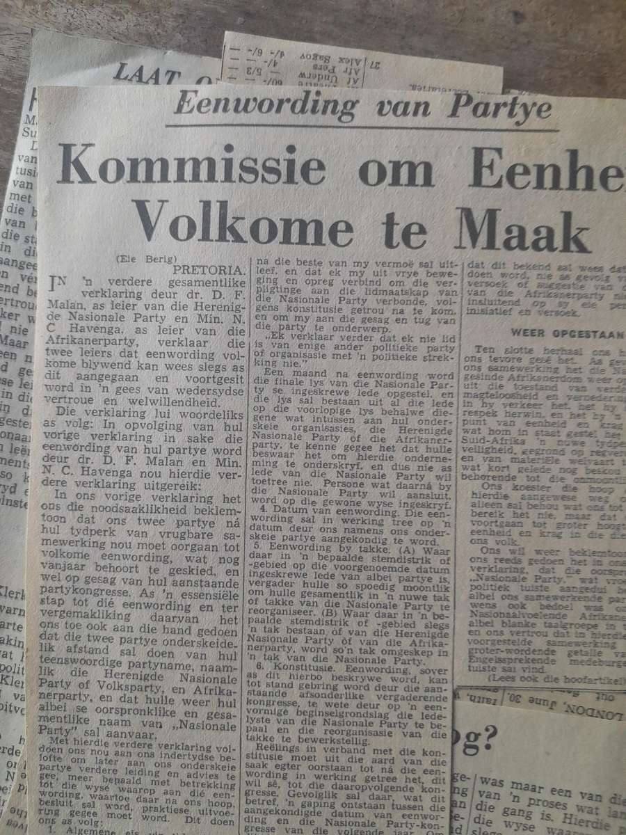 Groot versameling van DIE TRANSVALER en ander politieke nuus uitknipsels en Artikels, Bosoorlog ens.