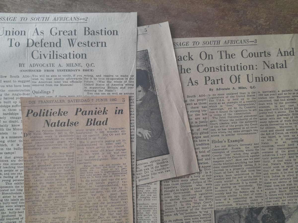 Groot versameling van DIE TRANSVALER en ander politieke nuus uitknipsels en Artikels, Bosoorlog ens.
