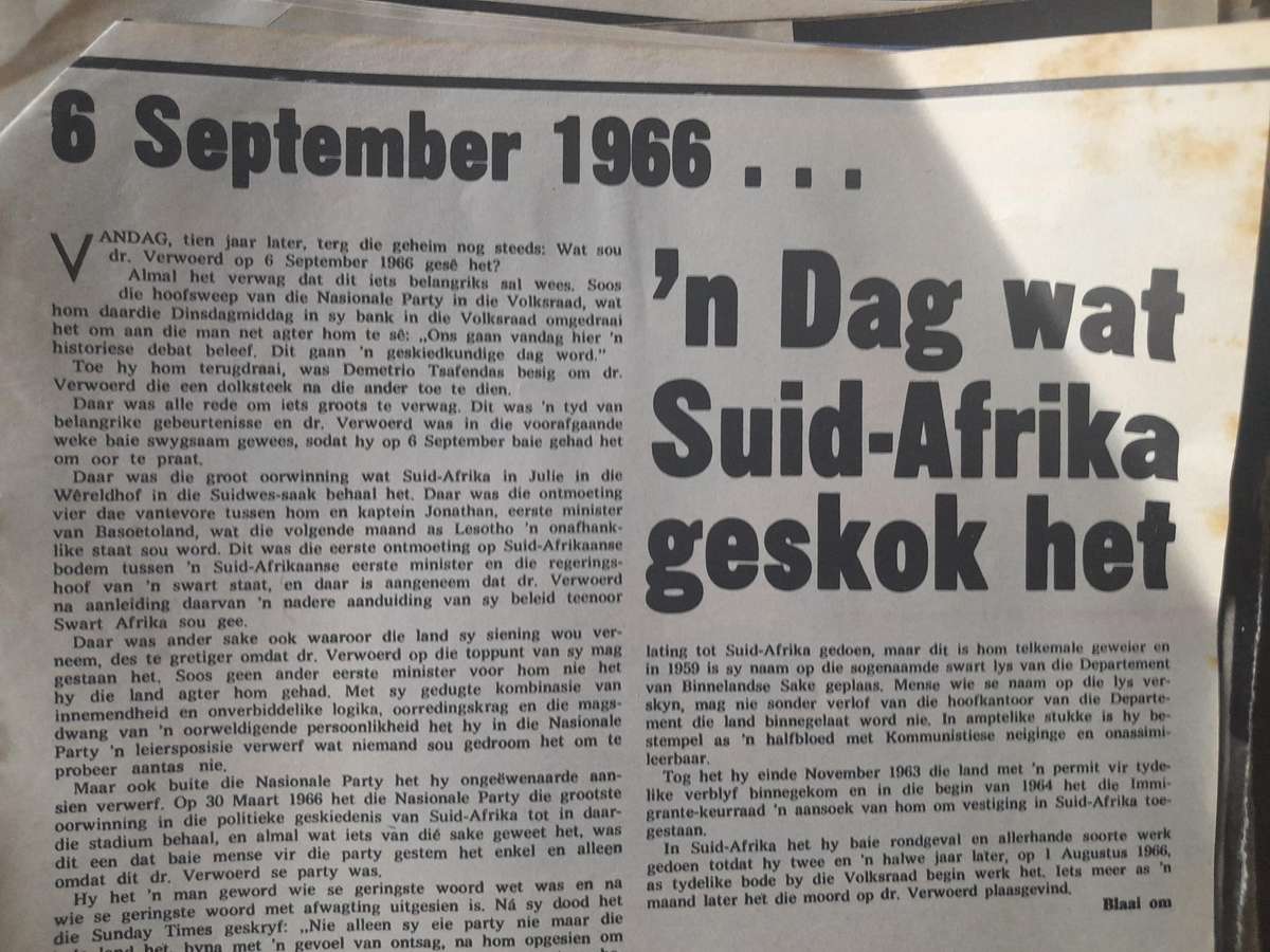 Groot versameling van DIE TRANSVALER en ander politieke nuus uitknipsels en Artikels, Bosoorlog ens.