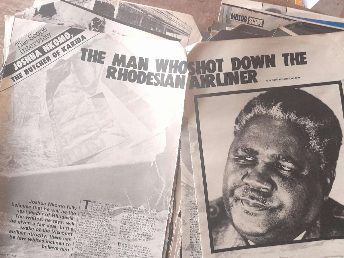 Groot versameling van DIE TRANSVALER en ander politieke nuus uitknipsels en Artikels, Bosoorlog ens.