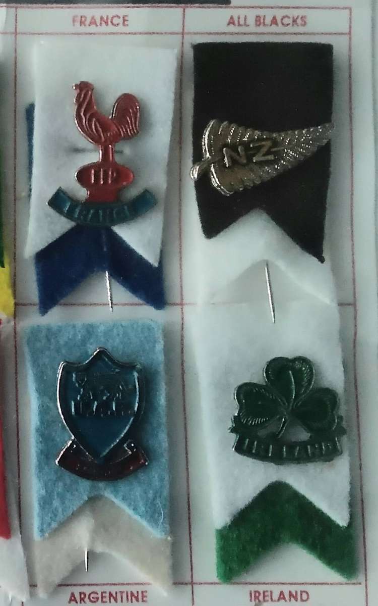 Collection of 10 Rugby pins, Scotland, England, Springboks, France, All Blacks, Lions, Australia, ..