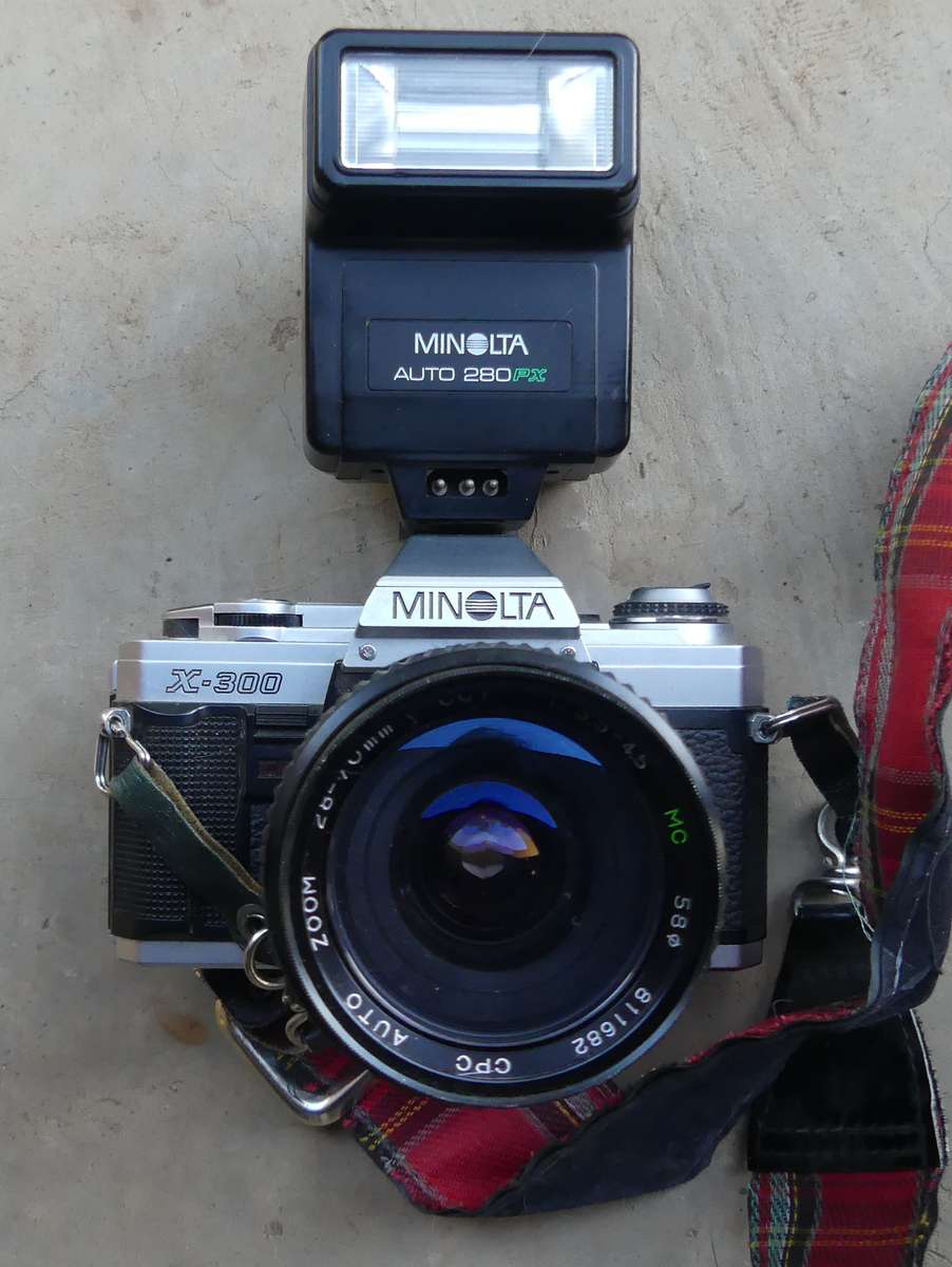 Minolta x-300 35mm Camera with Auto Zoom lens and Flash