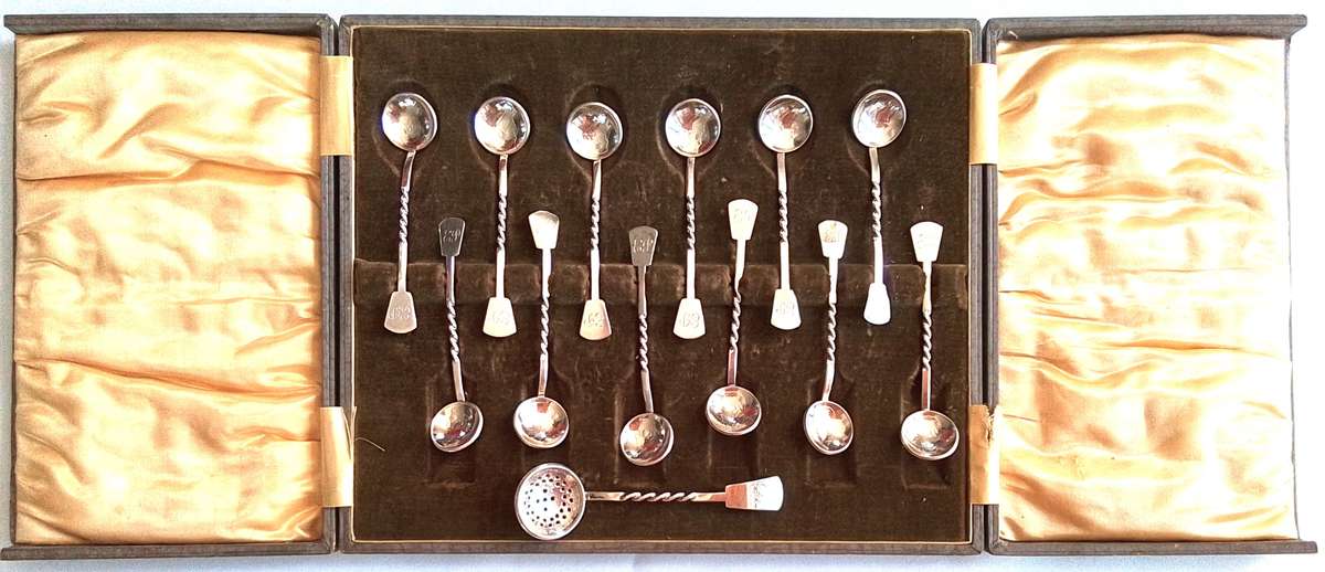 13pc Silver Shilling Spoon Set