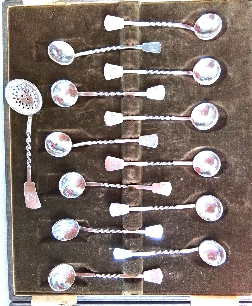 13pc Silver Shilling Spoon Set
