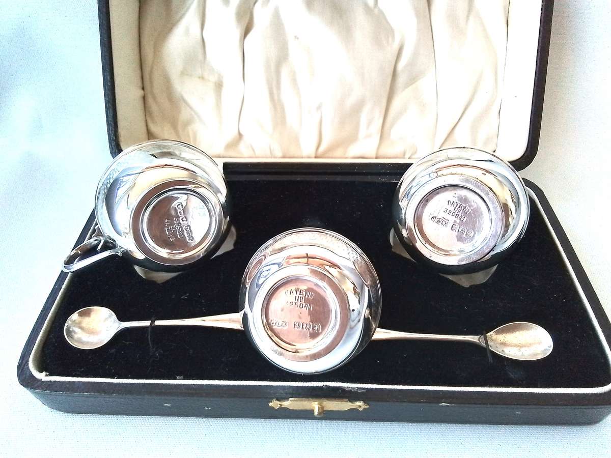 Birmingham  1933   -   Cased  5pc  Cruet  Set