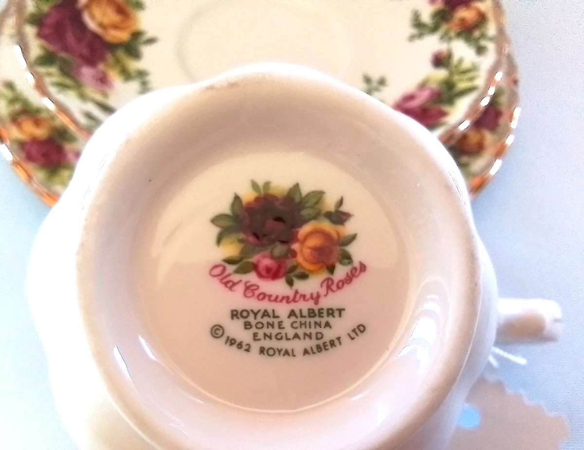 Royal  Albert  -  Old  Country  Roses  -  Trio