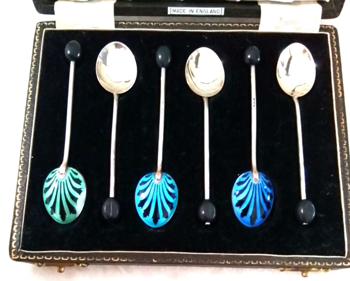 Birmingham  1927   -   Cased  Set  of Enamel  Coffee   Bean   Spoons