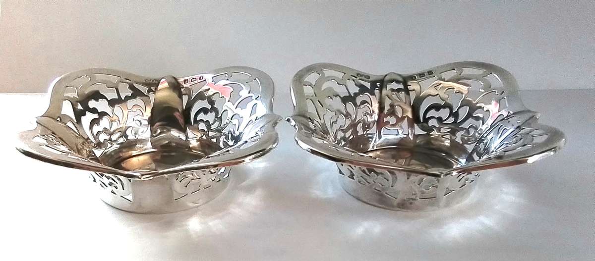 Birmingham  1913  -   Pair  -  Pierced  Bowls