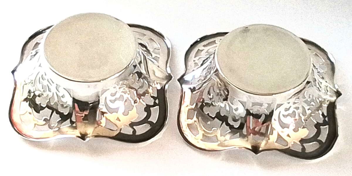 Birmingham  1913  -   Pair  -  Pierced  Bowls