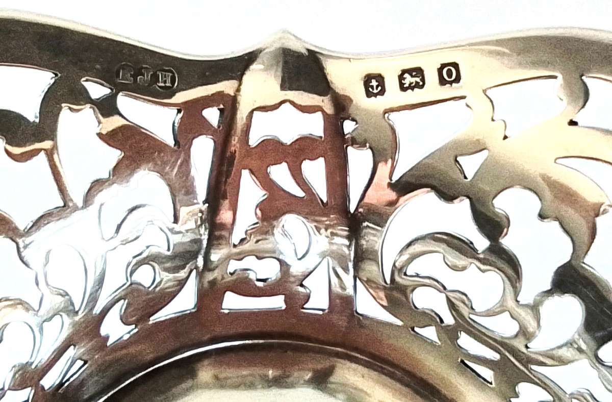 Birmingham  1913  -   Pair  -  Pierced  Bowls