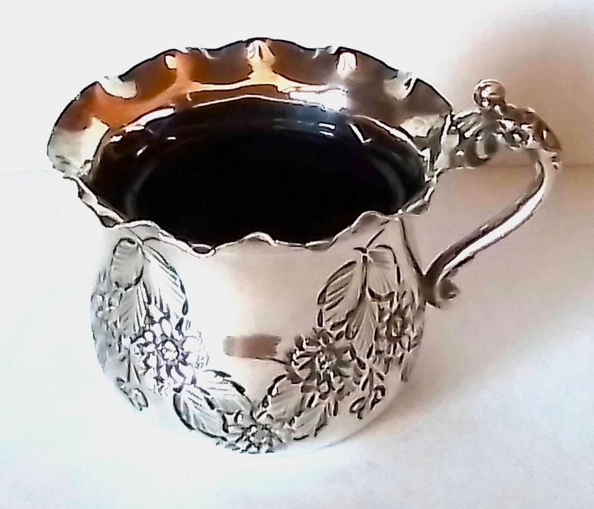 Birmingham  1905  -  Mug  Shaped  Relief  Pot  with  liner